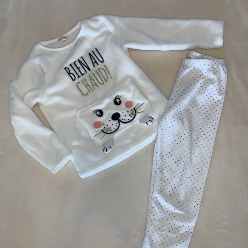 DPAM Girls French White Fluffy Fleece Pyjamas 6